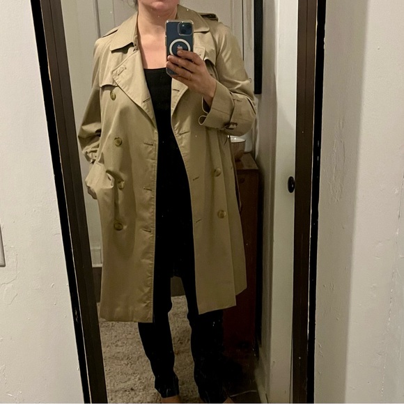 Vintage Burberry Trench - Picture 9 of 10